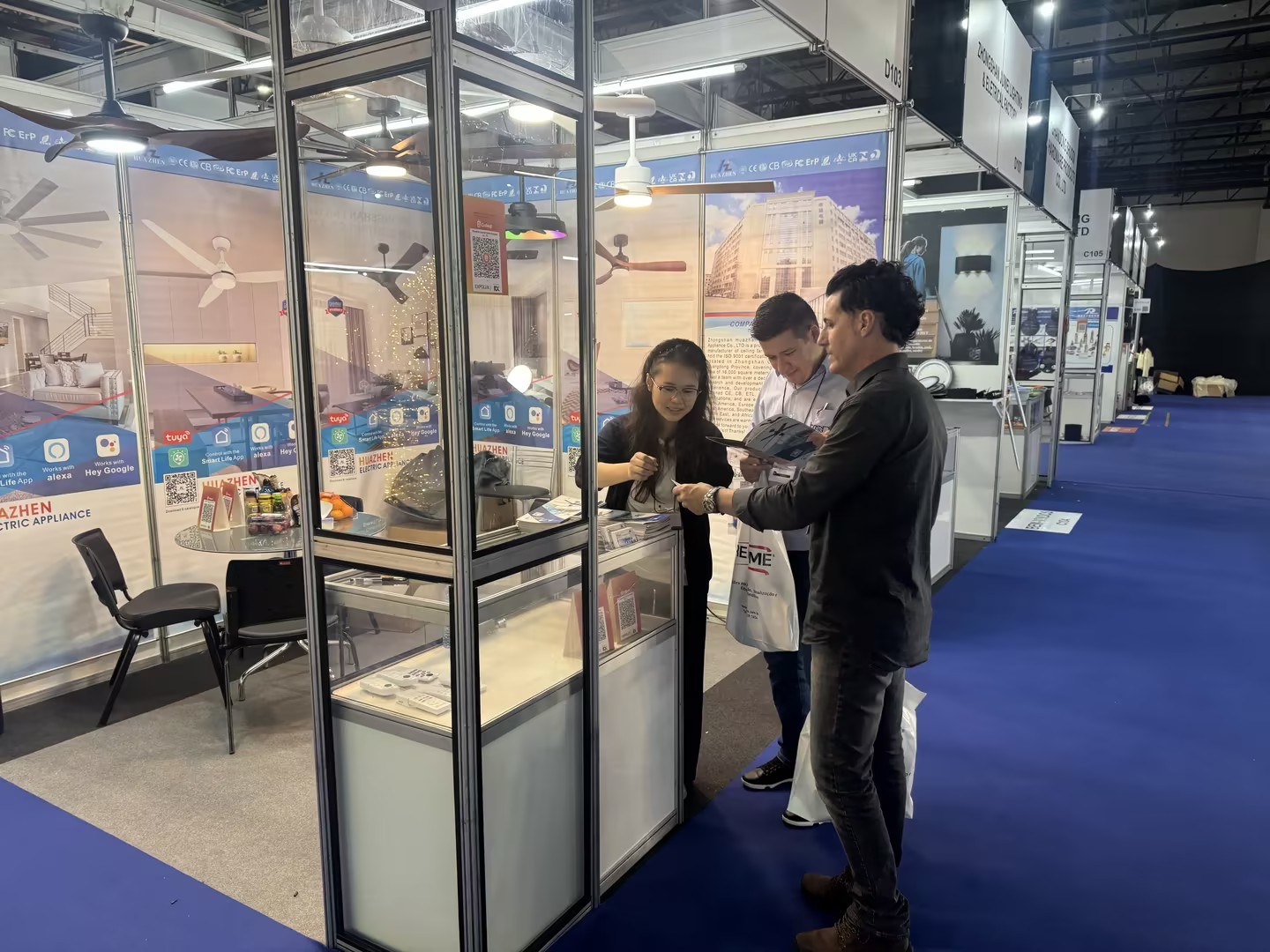 Huazhen team discussing products with exhibition visitors